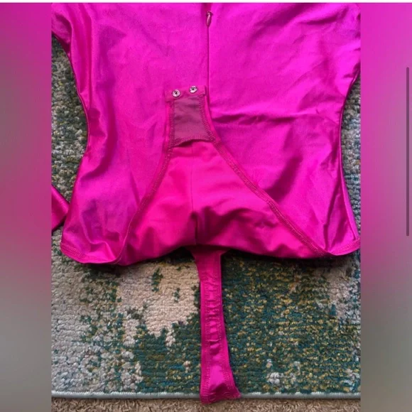 SKIMS Disco long sleeve front zip contour thong bodysuit, size large - Picture 4 of 16